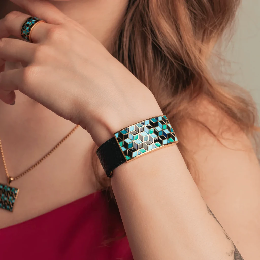 Браслет Fiora Luna на кожаном черном ремешке CB03209-3 G