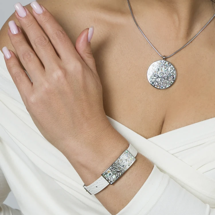 Браслет Fiore Luna на белом кожанном ремешке CB03598-7A